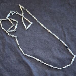Avon Vintage Silvertone Necklace 12in